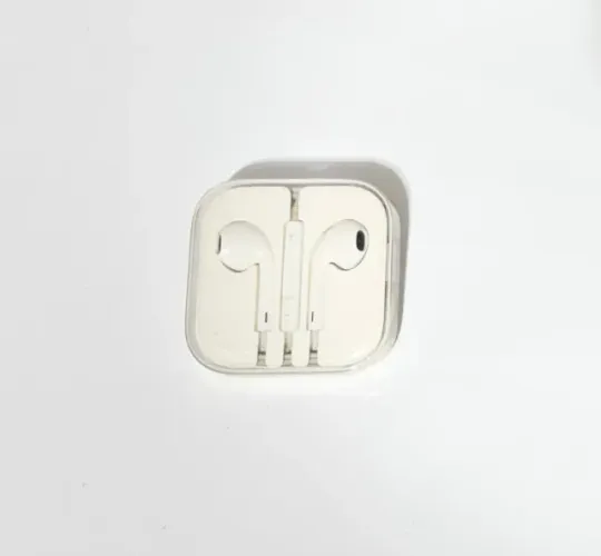 Fone de Ouvido Apple EarPods Original - Conector P2 (3.5mm)