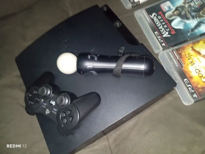 VENDE-SE PS3 COM 1 CONTROLE E 7 JOGOS, APENAS COM DEFEITO NO BOTÃO DE LIGAR