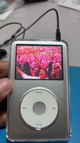 iPod Classic 7ª Geração 128GB (MB565) - Restaurado + 52 Jogos