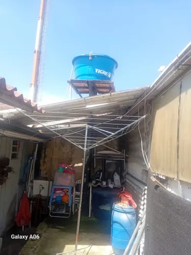 Pe de caixa de água