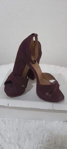 Sandália salto alto ler descrição