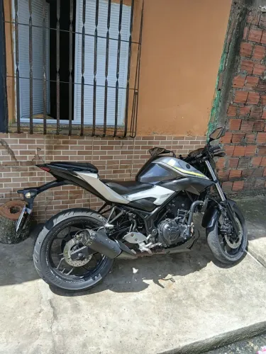 Troco MT03 em carro
