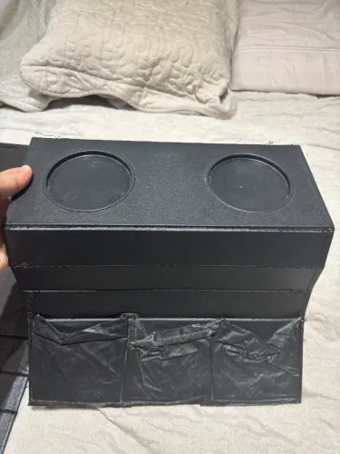 Kit 2 Unidades - Porta Copos de Sofá Articulado com Bolsos Preto Couro Sintético