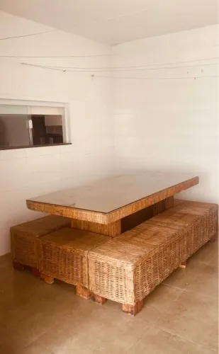 Mesa Jacaúna de cipó com bancos