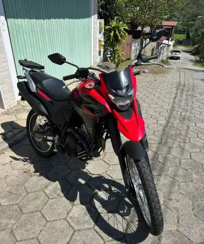 Moto impecável