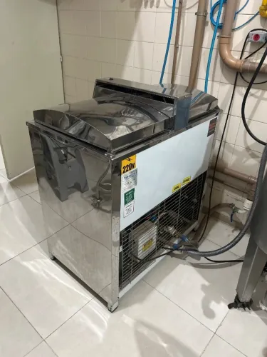 Máquina de picolé Tecnofrio NOVA, de 6 formas, com batedor industrial 70Litros