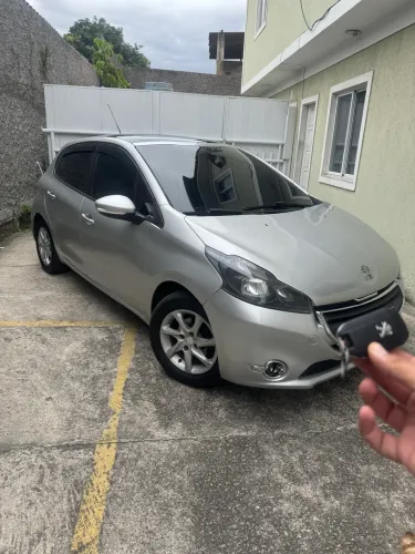 Peugeot 208 Allure 1.5 Flex 8V 5P 2014
