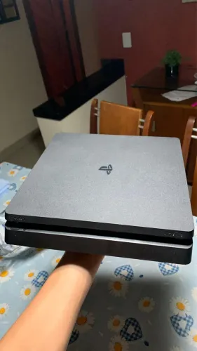 Ps4 slim 1tb+2 controles+jogo