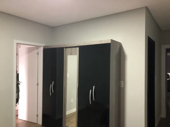 Vende-se roupeiro 6 portas em bom estado 