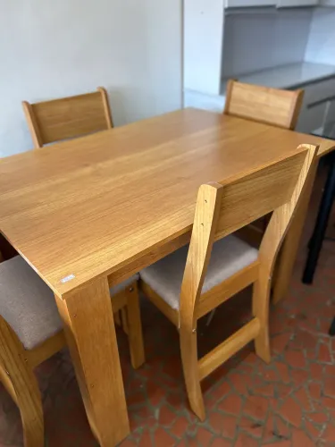 Mesa 4 cadeiras nova