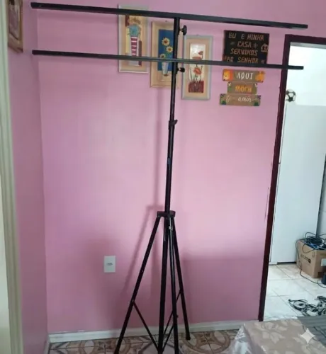 Suporte tripé de iluminação
