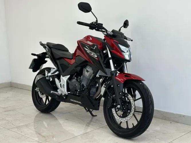Honda CB 300F Twister ABS 2025<br>Partida elétrica <br>Extra <br>Apenas 3.000km<br>R$28.900,00