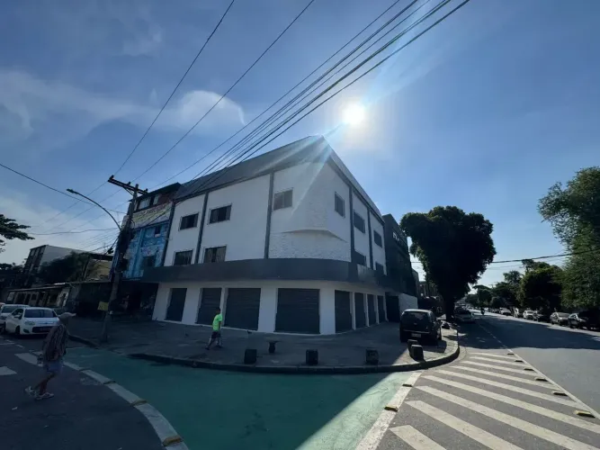 Excelente Prédio Comercial - Frente Rua Principal - Grande Fluxo de Carros, Ônibus e Pedes
