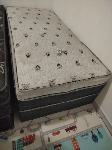 VENDO 1 CAMA CASAL E 1 CAMA SOLTEIRO 750 AS DUAS.
