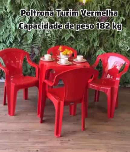 Jogo de mesa e cadeiras plásticas cor vermelha
