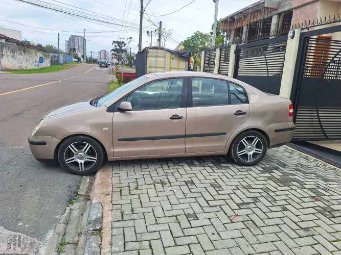 Volkswagen Polo Sed. Comfort. 1.6 MI Tot. Flex 8V 2006