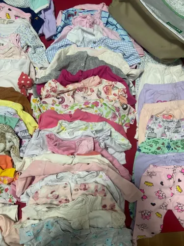 Conjunto de roupas infantil (menina, tamanhos rn e p)