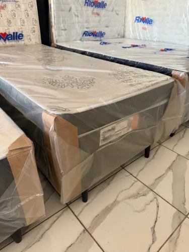CAMA DE SOLTEIRO ALTA E ACOLCHOADA