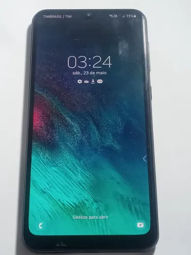 Celular Samsung Galaxy A50 de 64GB 4 de Ram com pequeno detalhe a tela fica acendendo sozi