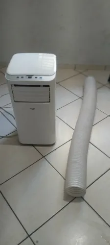 Vende-se ar-condicionado portátil 12000 btu 127v com tubo de 1,40 metros menos de 3 meses 