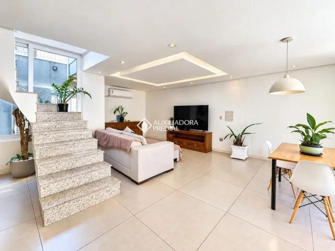 Casa de 3 quartos com suíte e Piscina no Moinhos de Vento