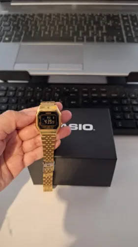 Casio Relógio feminino LA680WGA-1B de quartzo de metal dourado, Dourado, Digital
