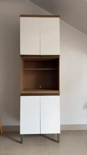 Paneleiro com espaço para microondas ou forno