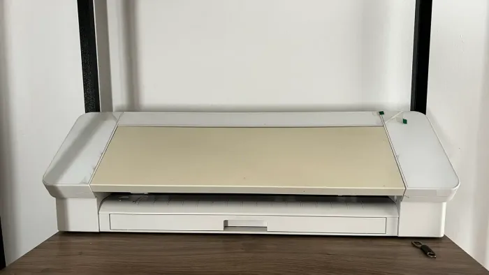 Silhouette Cameo 4 Plus ( semi nova)