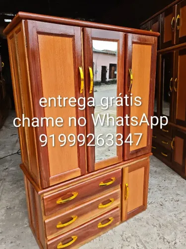 Guarda-roupa espelhado de madeira frete grátis.