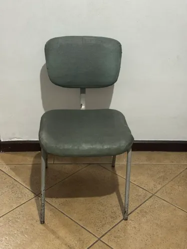 CADEIRA À VENDA!