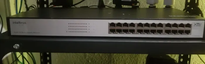 Switch Intelbras Sg 2400 Qr Série Gigabit - 10/100/1000 (Usado)