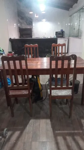 Mesa rústica em madeira pura 