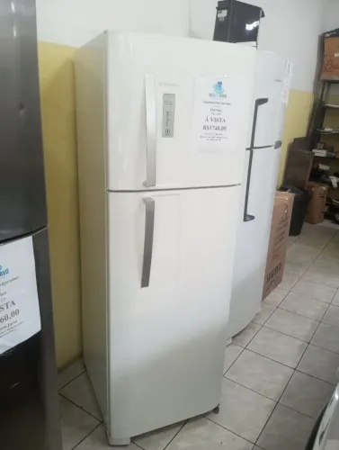 Geladeira/Refrigerador Frost Free Electrolux 371L 127V 