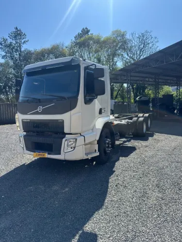 Volvo VM 270 2021 - KM - 154.765 (Plano Ouro Volvo)