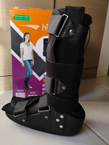 Bota imobilizadora longa + par de muletas