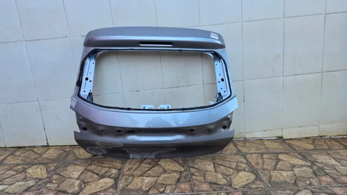 Tampa traseira Peugeot 208 2020/2021/2022/2023/2024/2025/2026