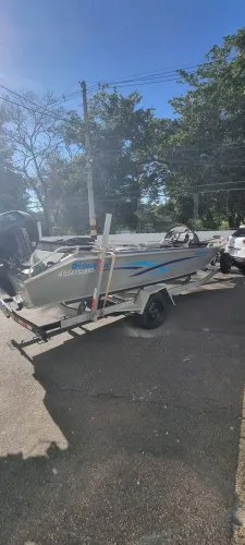 Barco alumínio 19 pés motor 60 hp 4 tempos