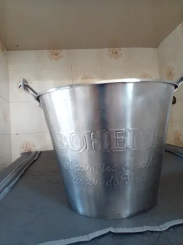 Vende se um balde térmico