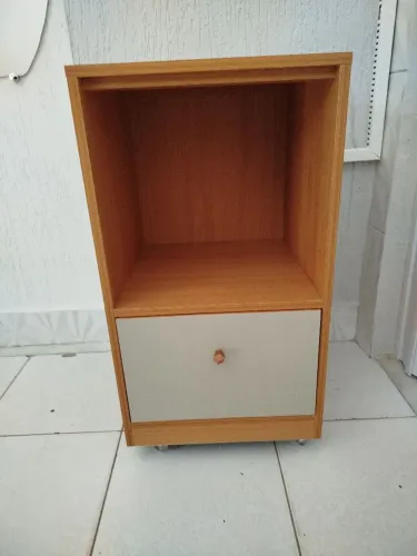 Mesinha de cabeceira