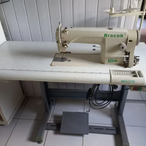 Máquina de costura industrial