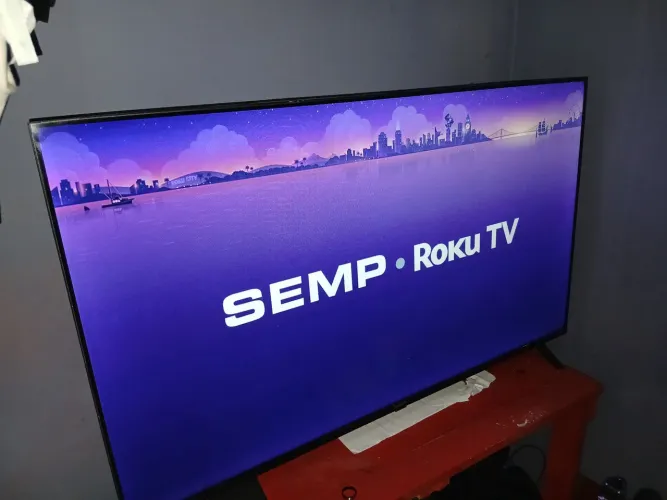 Vendo Uma televisão smart de 43 polegadas!. Ela está pegando tudo perfeitamente!.