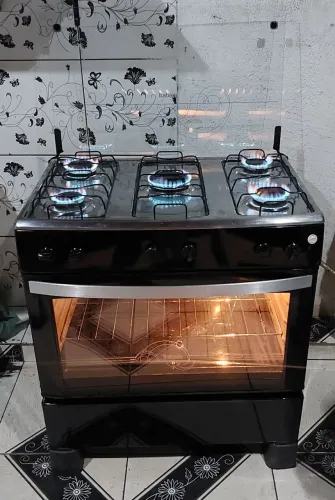 Ótimo fogão Itatiaia top preto com super chama de 5 bocas automático com luminária
