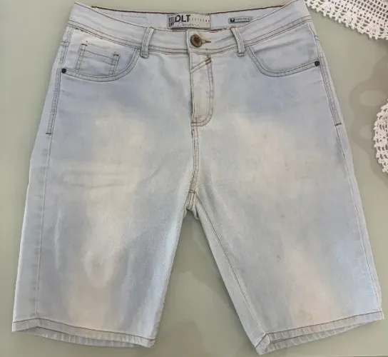 Bermuda jeans, marca DLT, modelo tradicional, tamanho 40