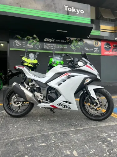 KAWASAKI NINJA 300 2026 BRANCA