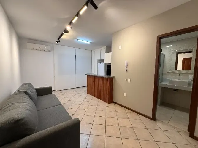 Aluguel Anual em Jurerê: Apartamento de 1 Quarto Mobiliado 500m da Praia