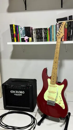 Guitarra Strinberg STS 100 + Amplificador 15W (Meteoro Nitrous Drive 15) + Bag + Cabo