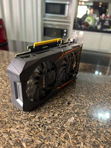 GTX 1050 Ti 4GB Gigabyte - Ótimo Estado