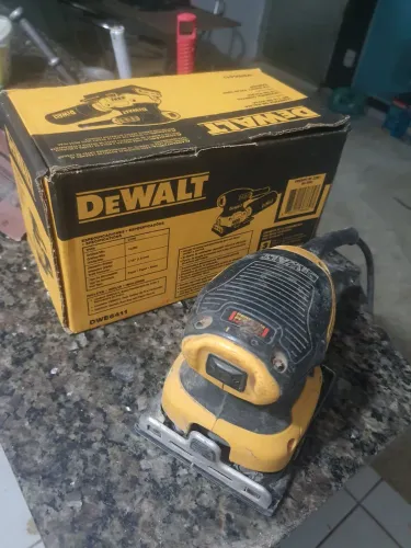 Lixadeira Orbital DEWALT