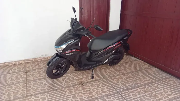 Moto impecável revisão em dia. A primeira moto hibrid do Brasil,