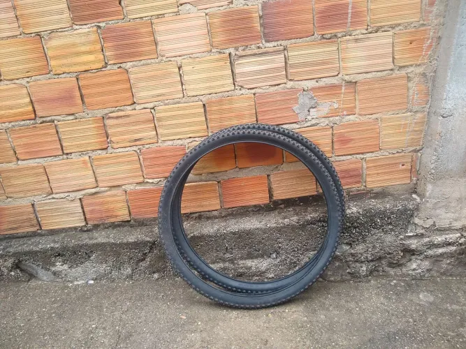 Par de Pneus Aro 29 em bom estado